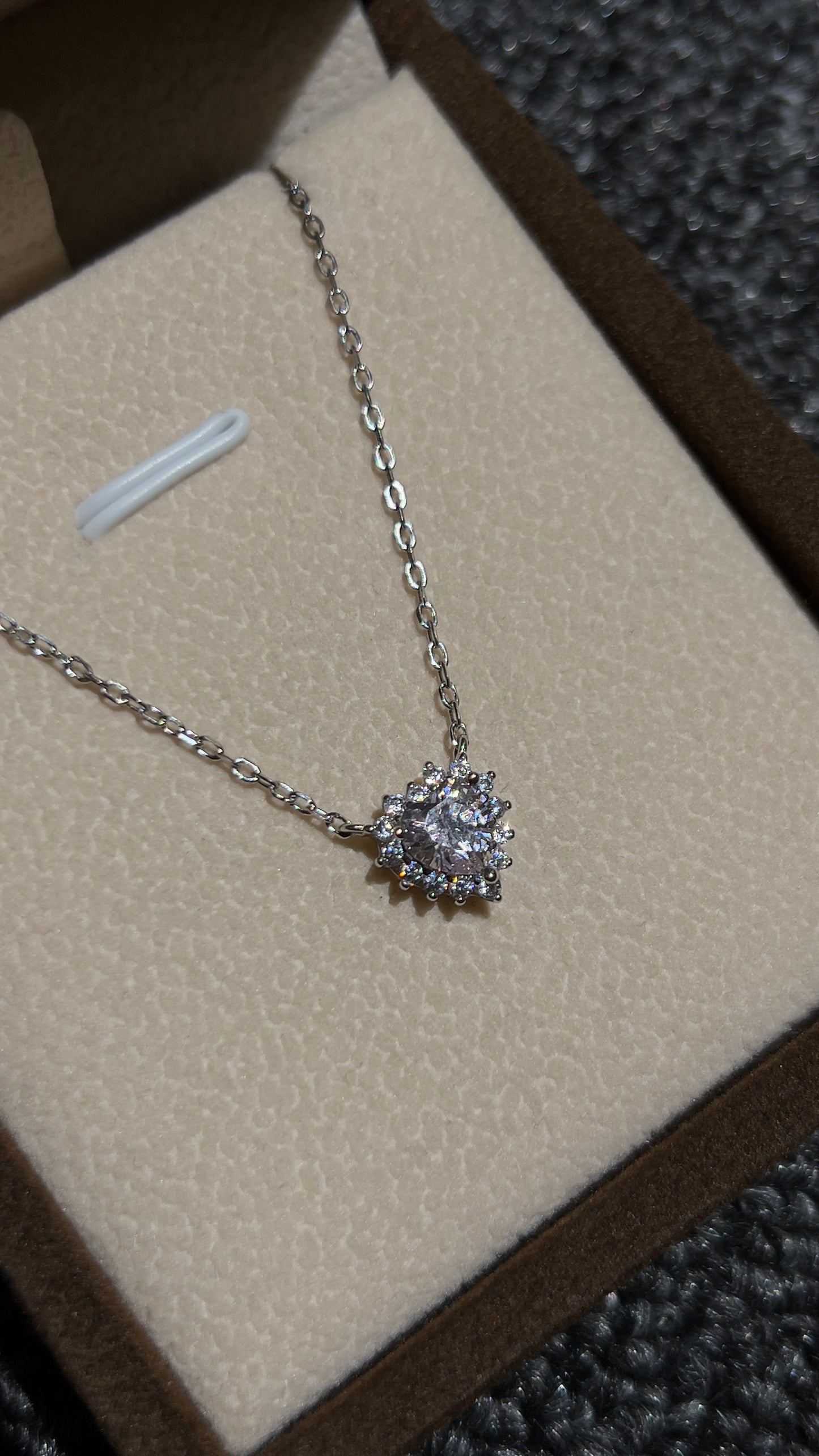 قلادة قلب وردي ايطالية