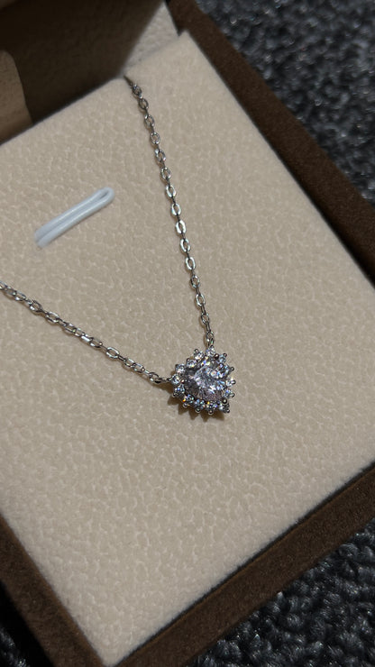 قلادة قلب وردي ايطالية