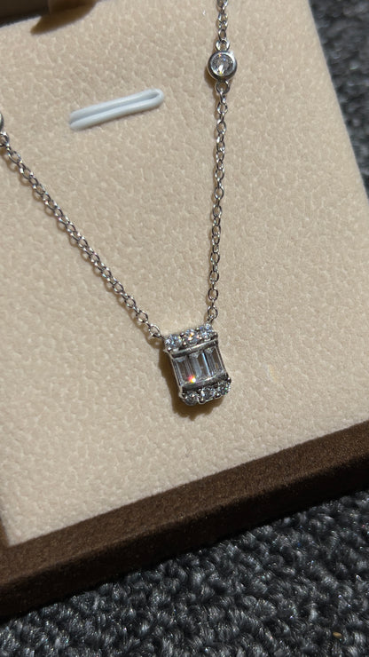 قلادة الباكت الايطالية