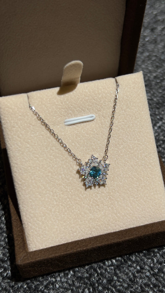 قلادة ثلج ازرق ايطالية