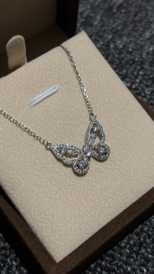 قلادة فراشة ايطالية