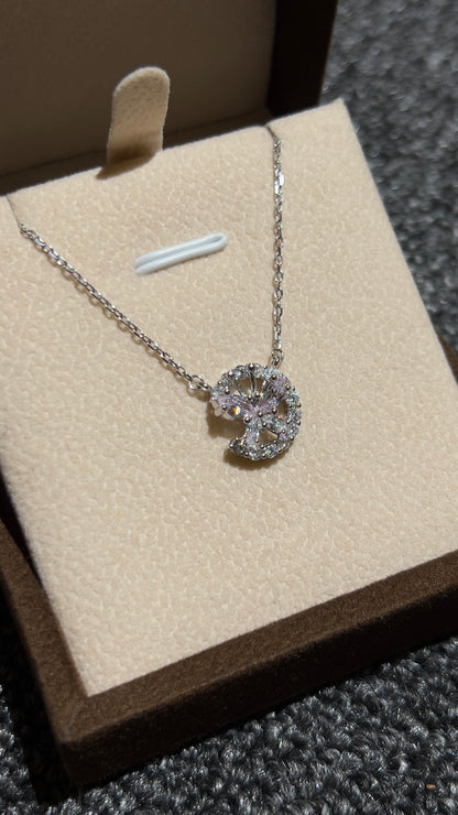 قلادة الفراشة العالقة ايطالية