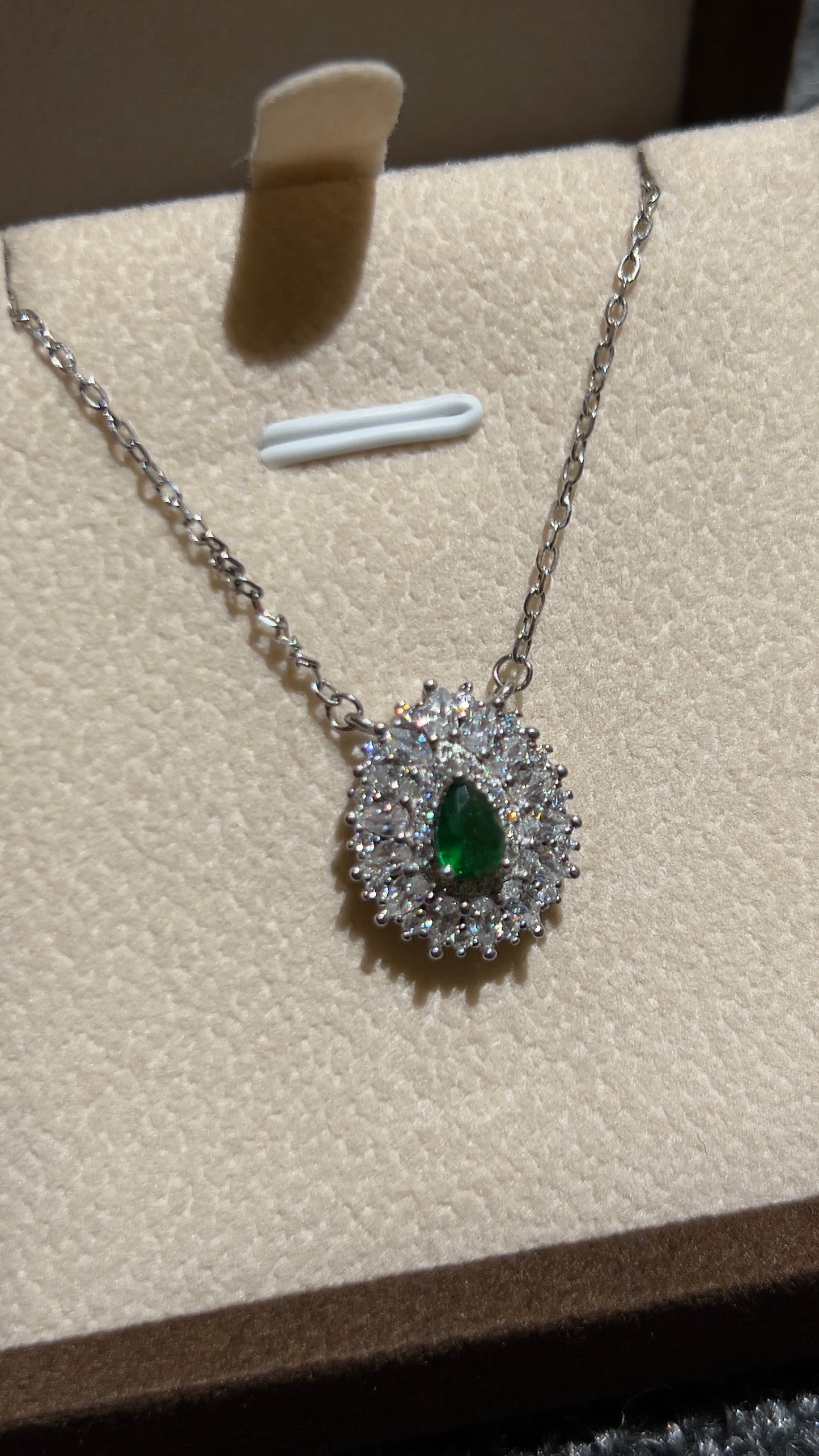 قلادة اميرلد مخبري ايطالية