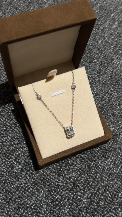 قلادة الباكت الايطالية