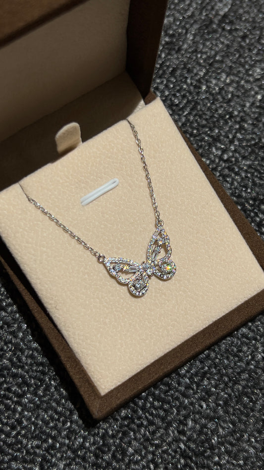 قلادة فراشة ايطالية