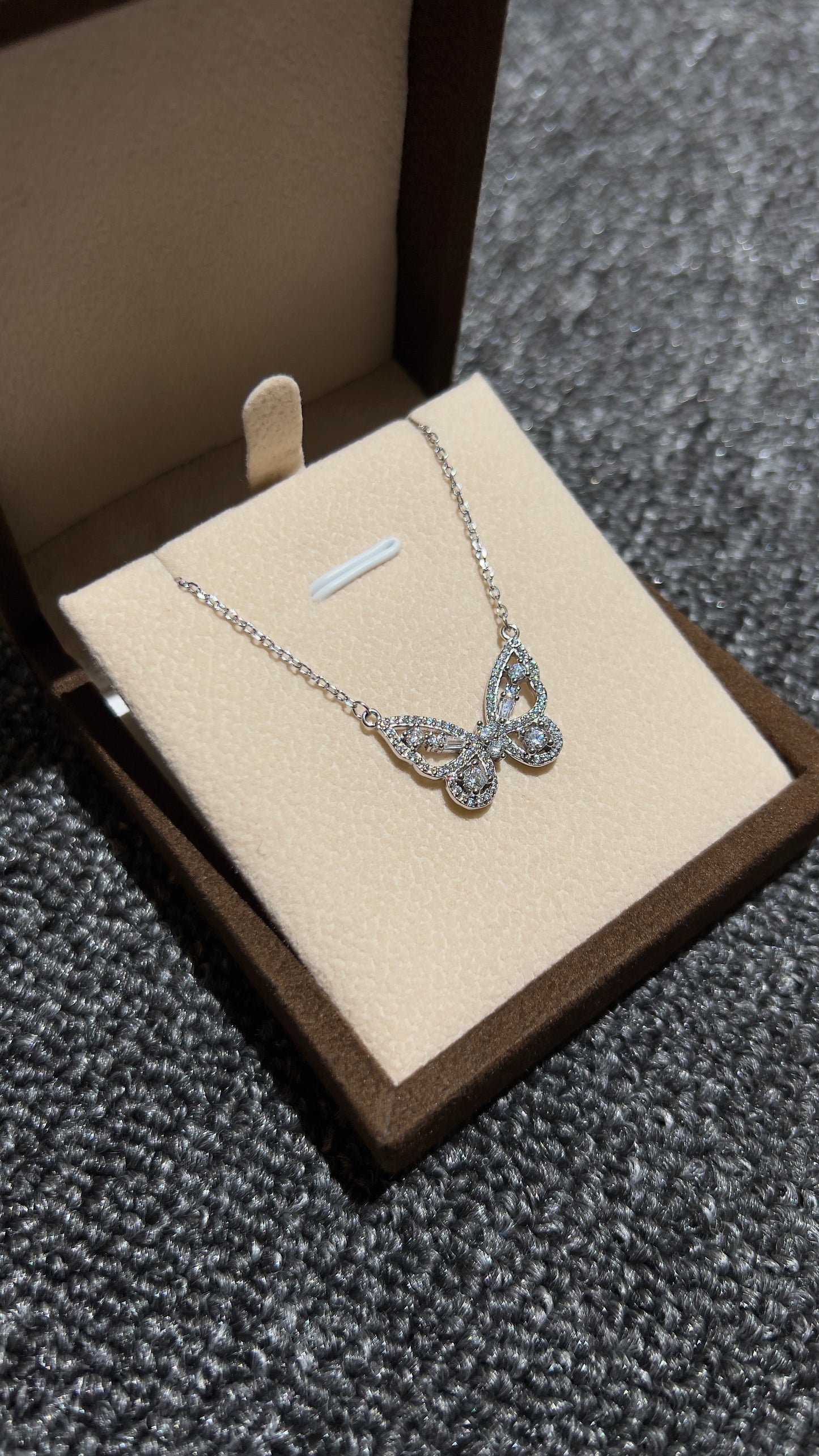 قلادة فراشة ايطالية