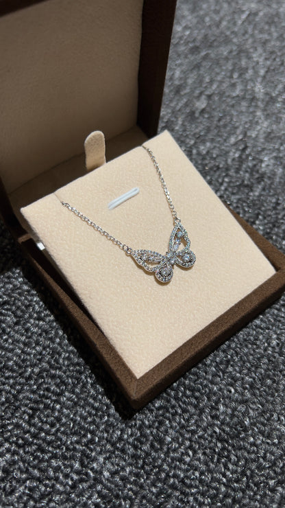 قلادة فراشة ايطالية