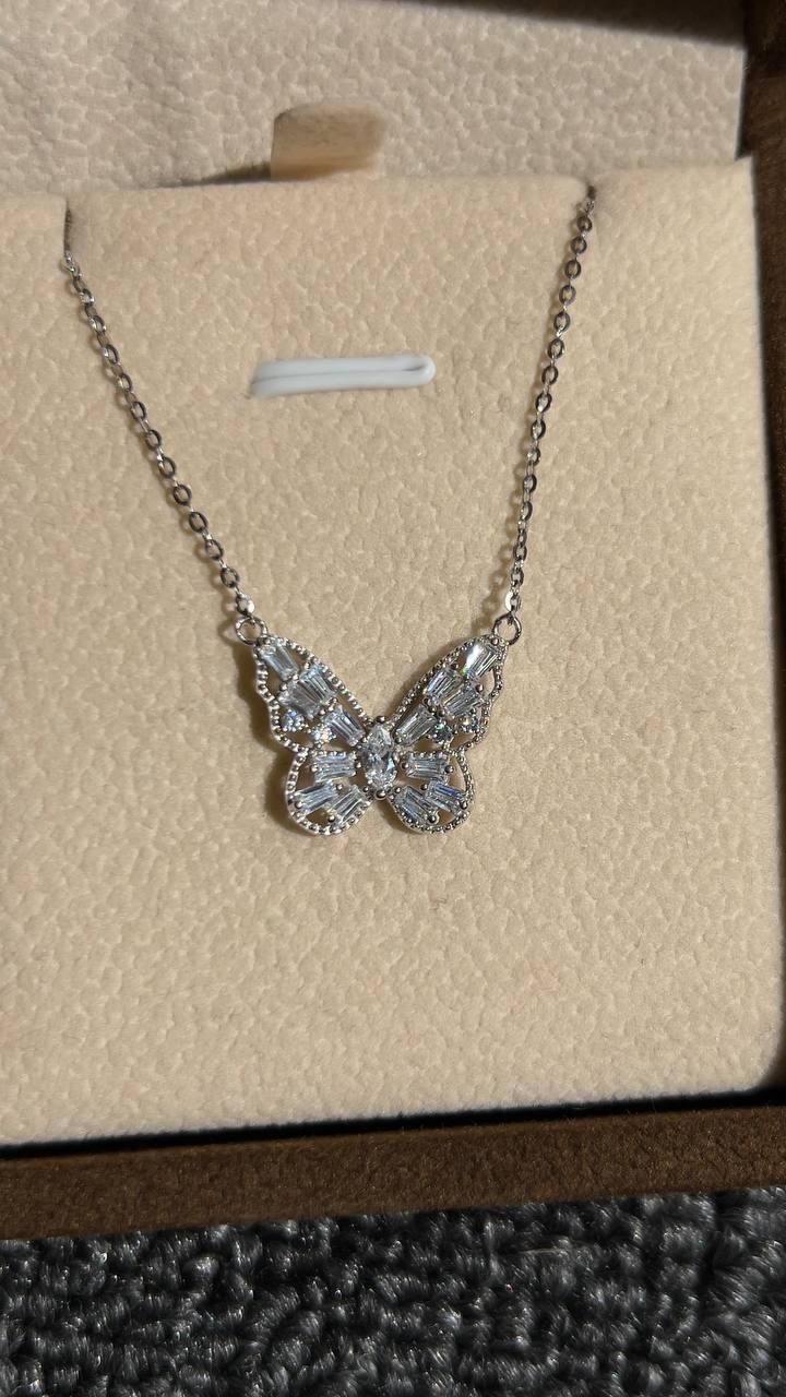 قلادة فراشة تعبر عن مشاعر فوق الافق | ايطالية المنشاء